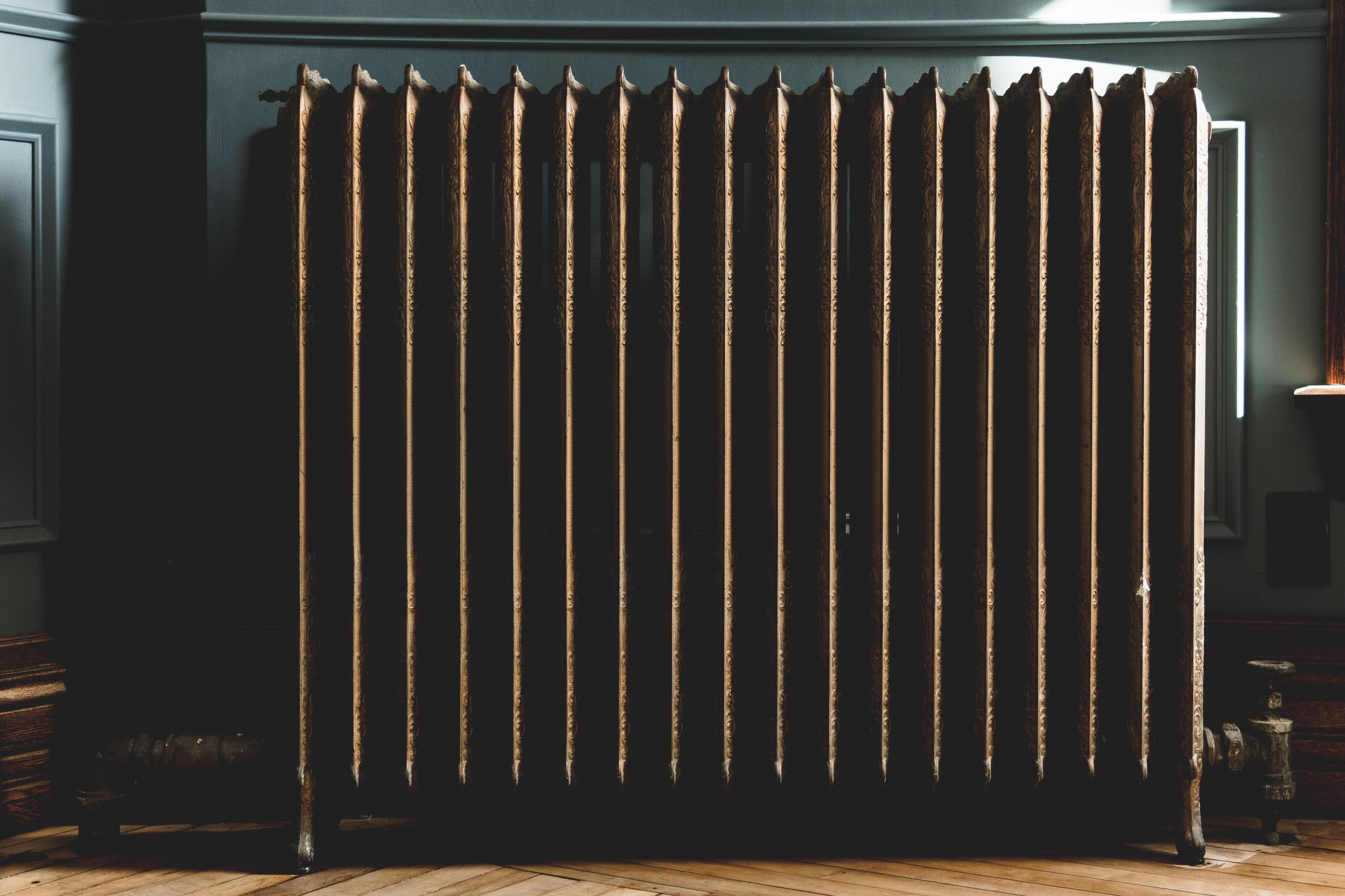 picture of an older large radiator