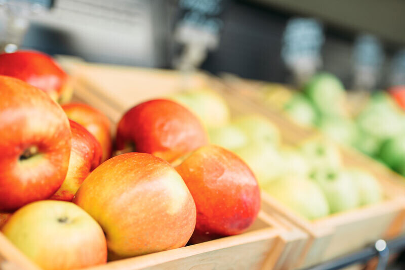 photo of apples at a food shelf